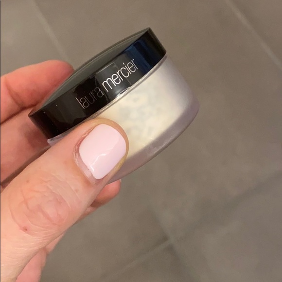 Translucent Loose Setting Powder - Picture 3 of 4